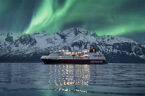hurtigruten northern lights cruises 2024